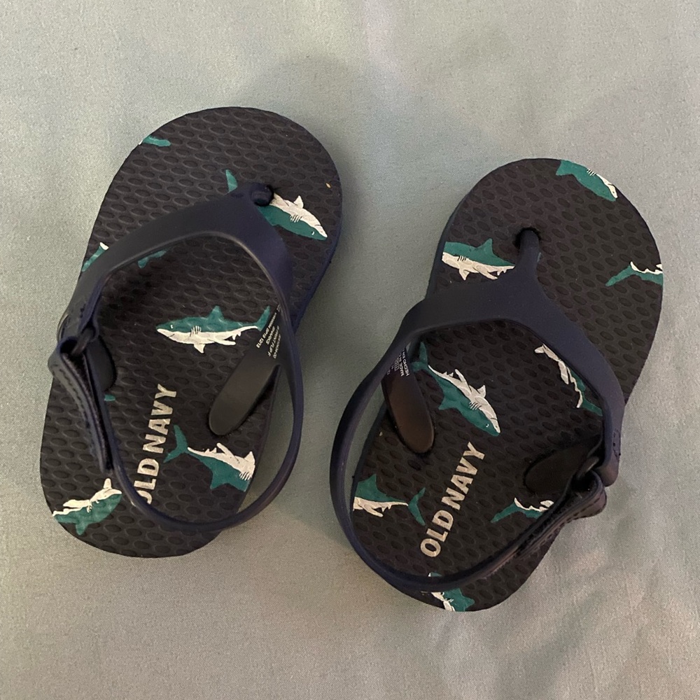Shark flip flops (12-18M)